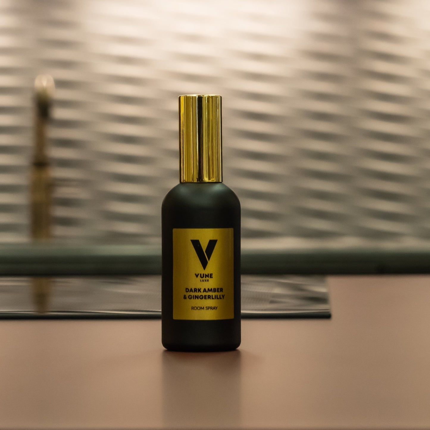 Dark Amber And Gingerlilly Room Spray - Vune Essence
