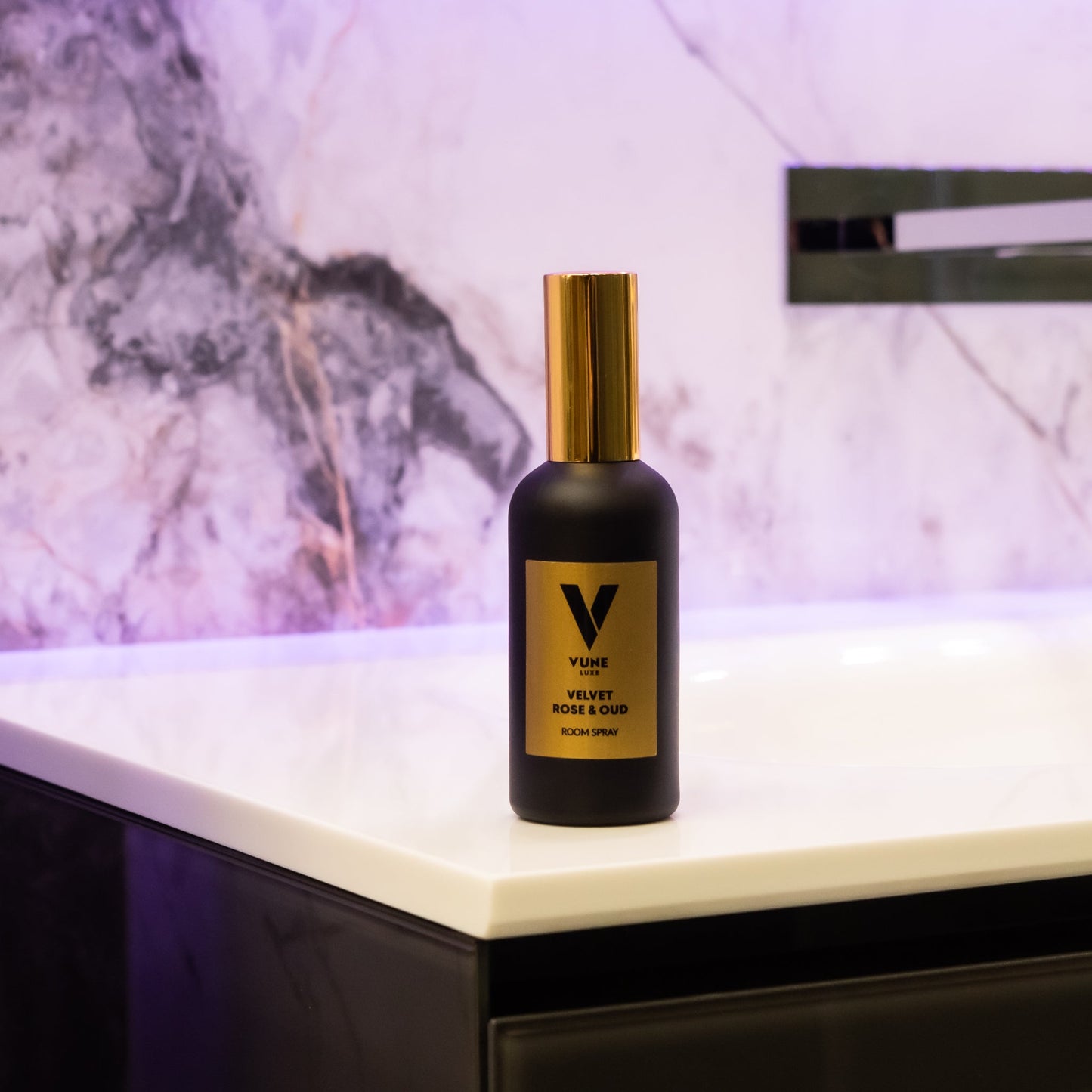 Dark Amber And Gingerlilly Room Spray - Vune Essence