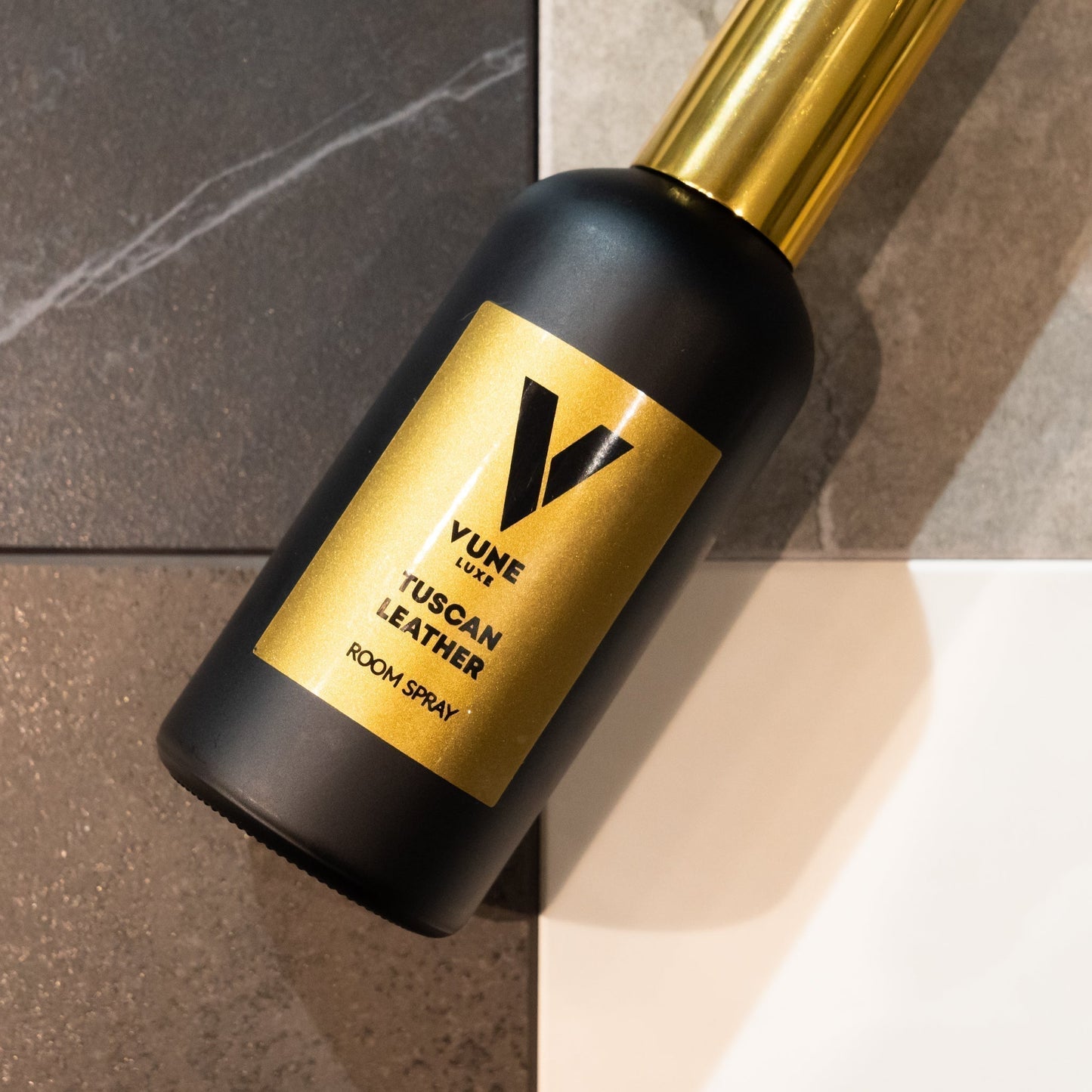 Dark Amber And Gingerlilly Room Spray - Vune Essence