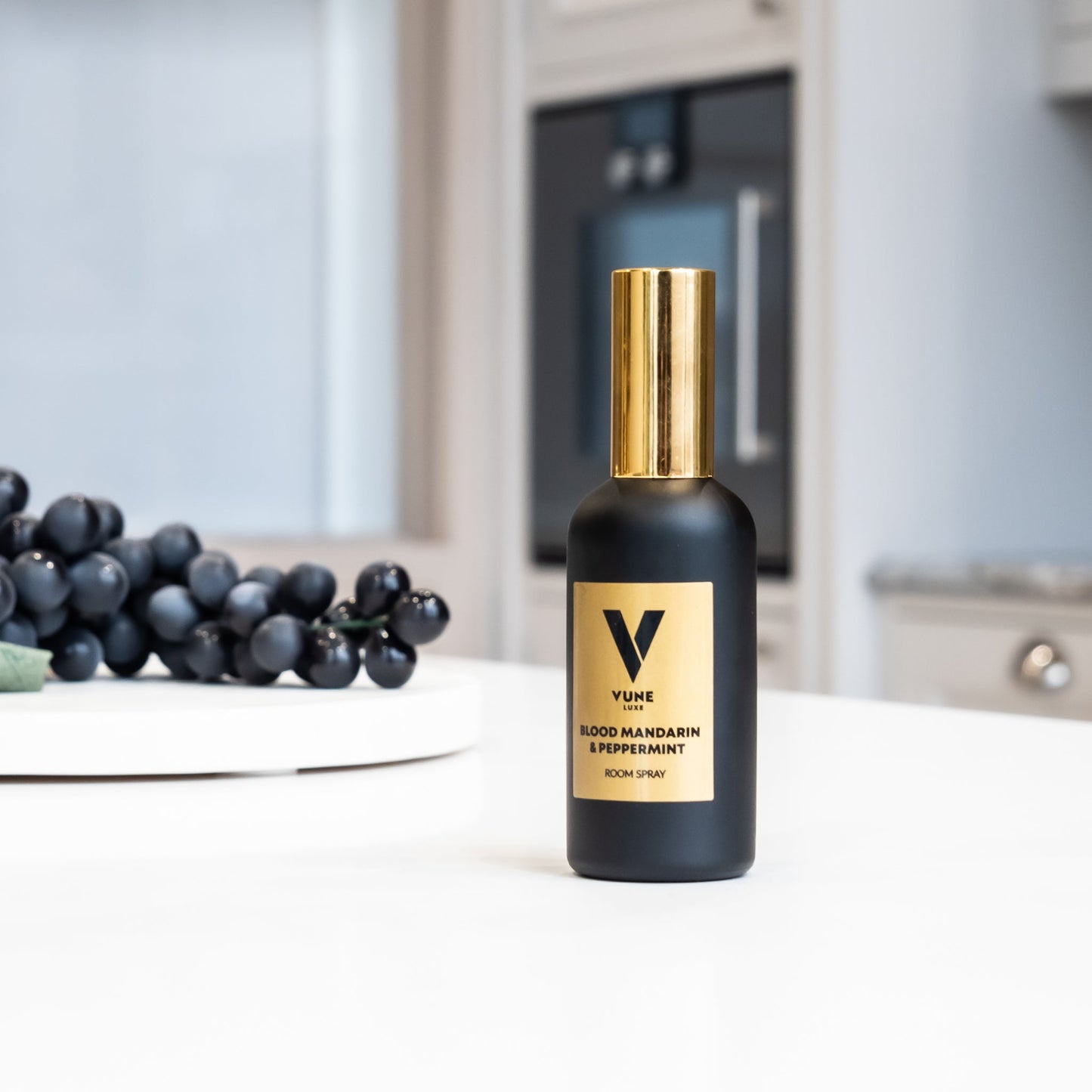 Dark Amber And Gingerlilly Room Spray - Vune Essence