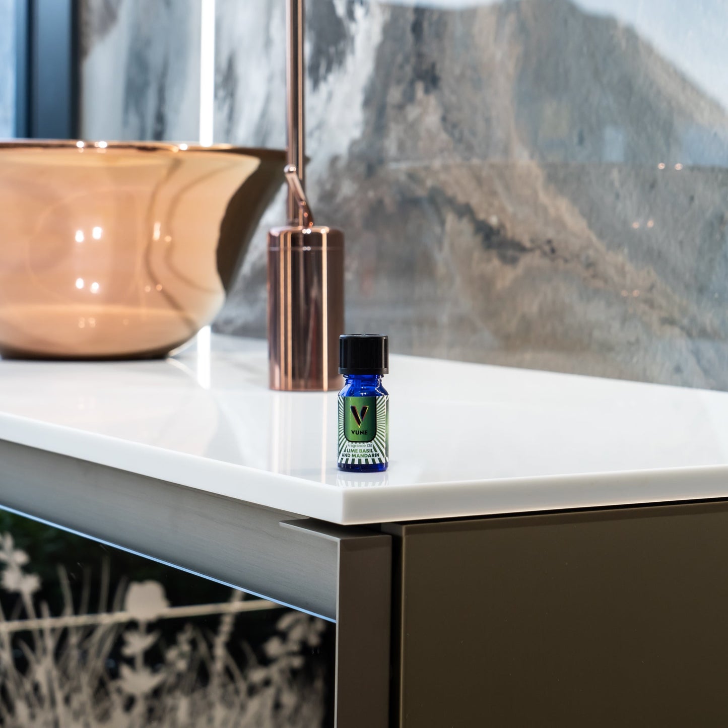 Vune Chromatic Noir Opium Fragrance Oil - Vune Essence