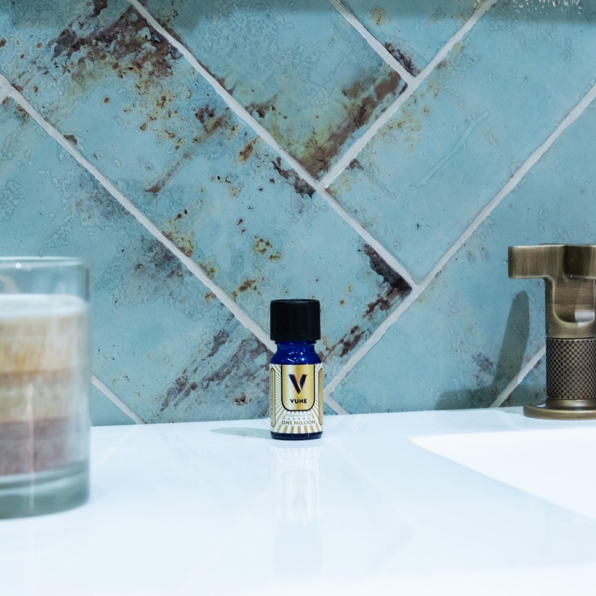 Vune Chromatic Lime Basil And Mandarin Fragrance Oil - Vune Essence