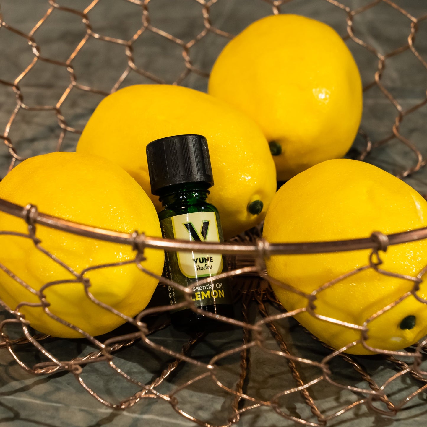 Vune Herbal Lemon Essential Oil